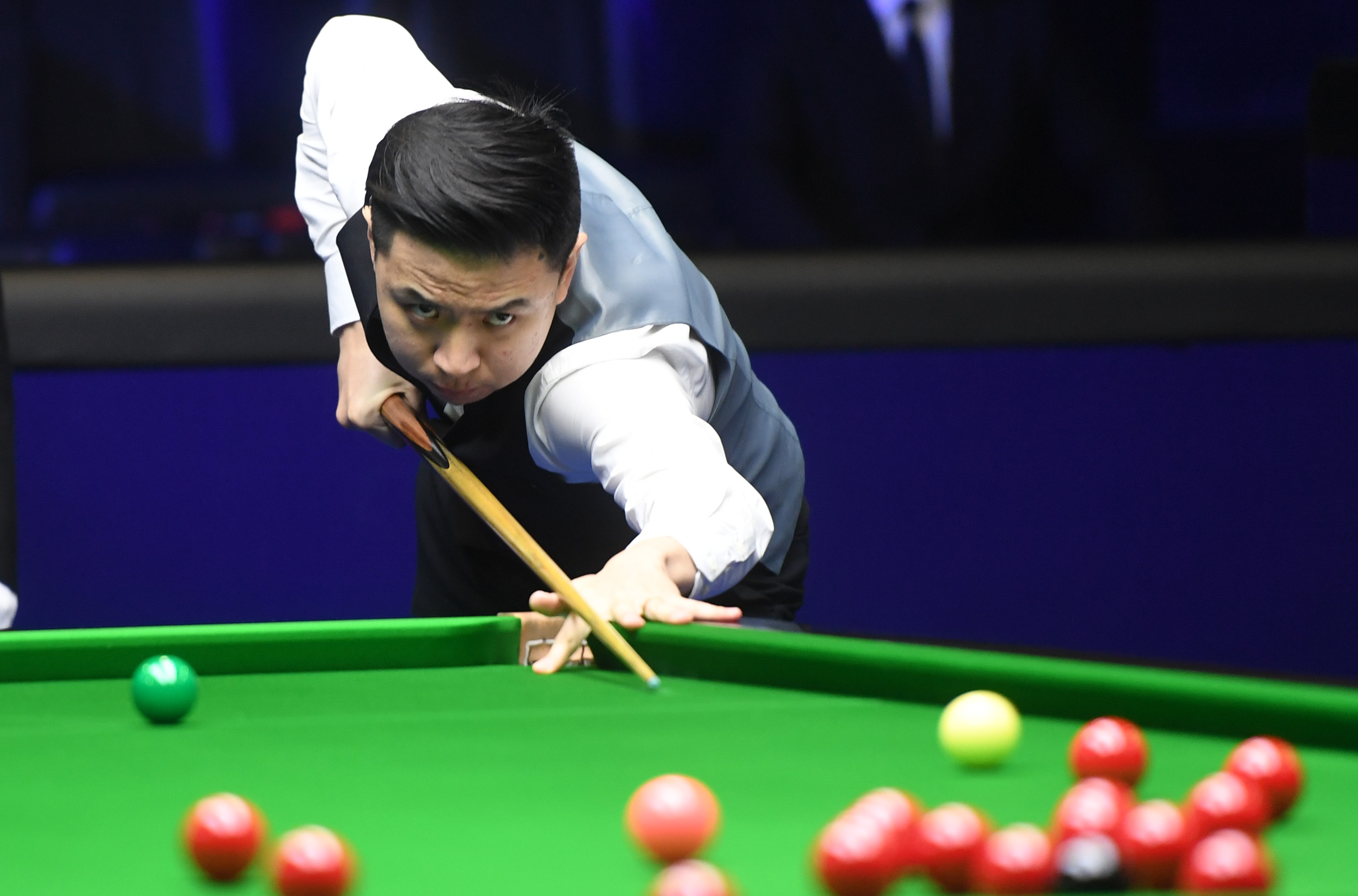 制造威胁并 制造威胁并